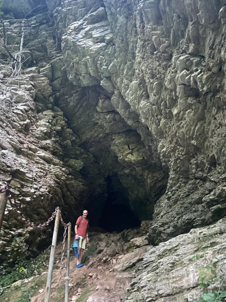 Пещера в Тисо - Самшитовой роще